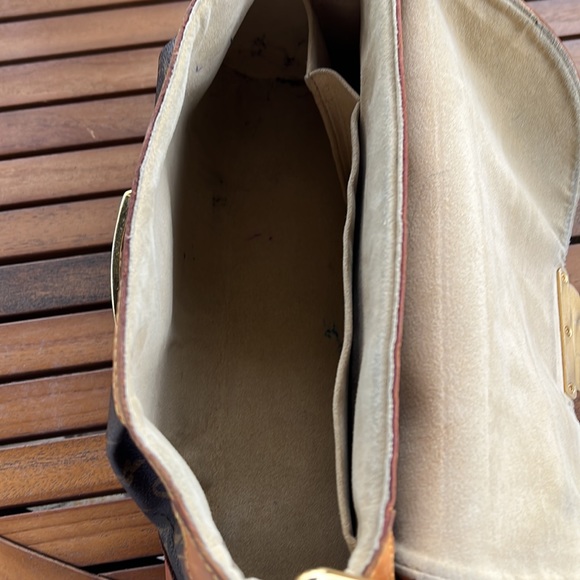 Louis Vuitton Monogram Canvas Beverly MM Bag - Picture 11 of 15